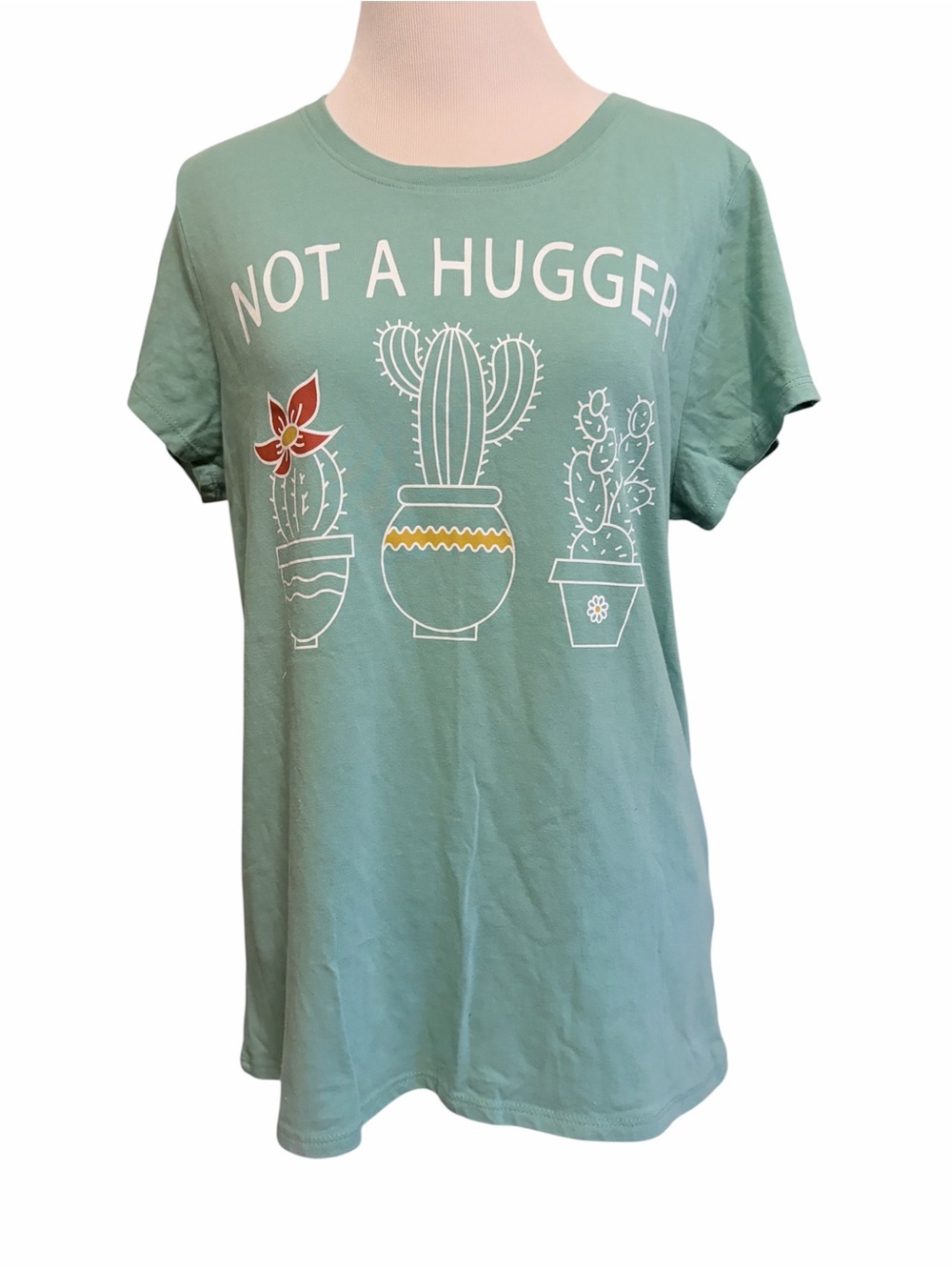 5/$30 🎈 Hybrid tees medium not a hugger novelty tee